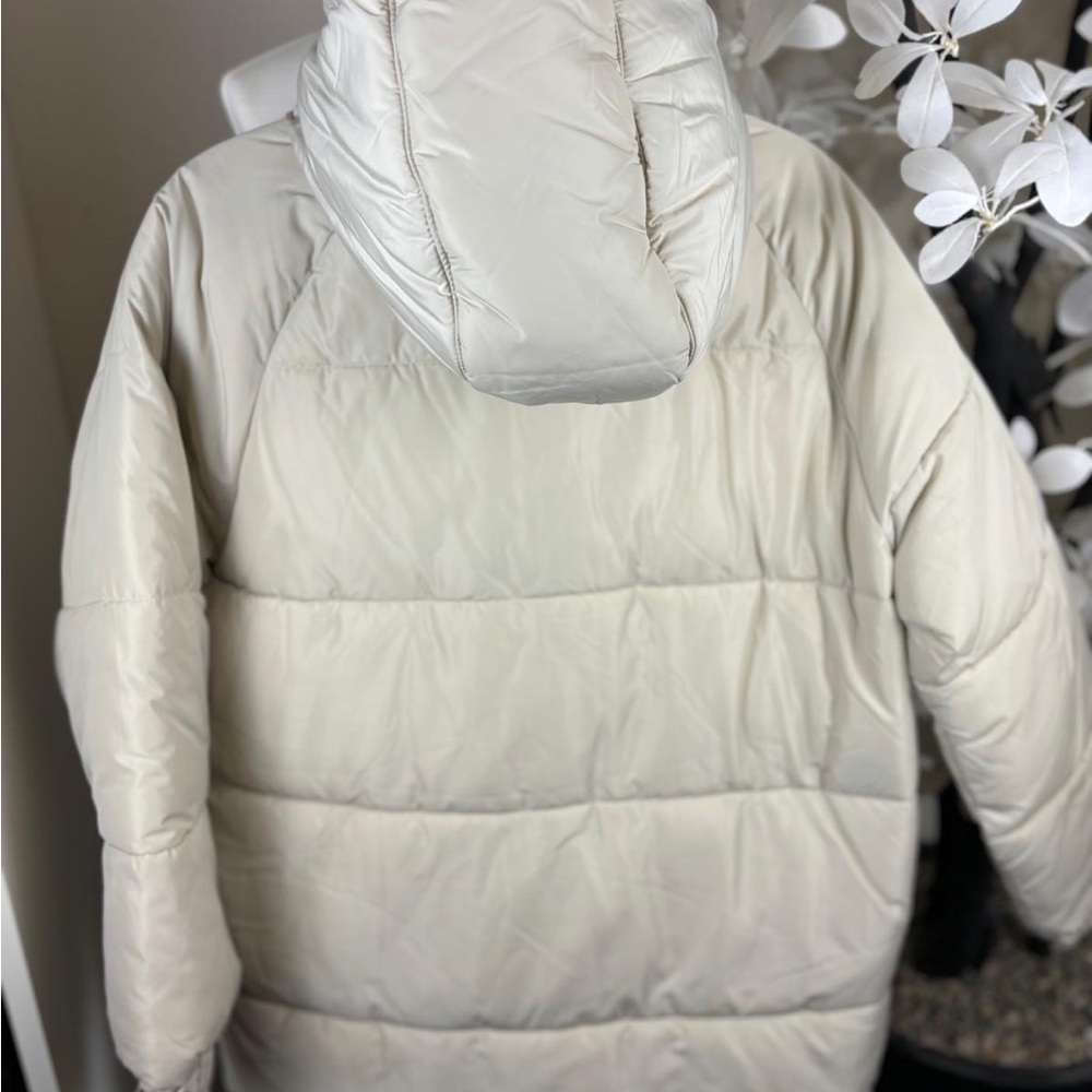 Puff jacket wore very few times - Picture 3 of 6